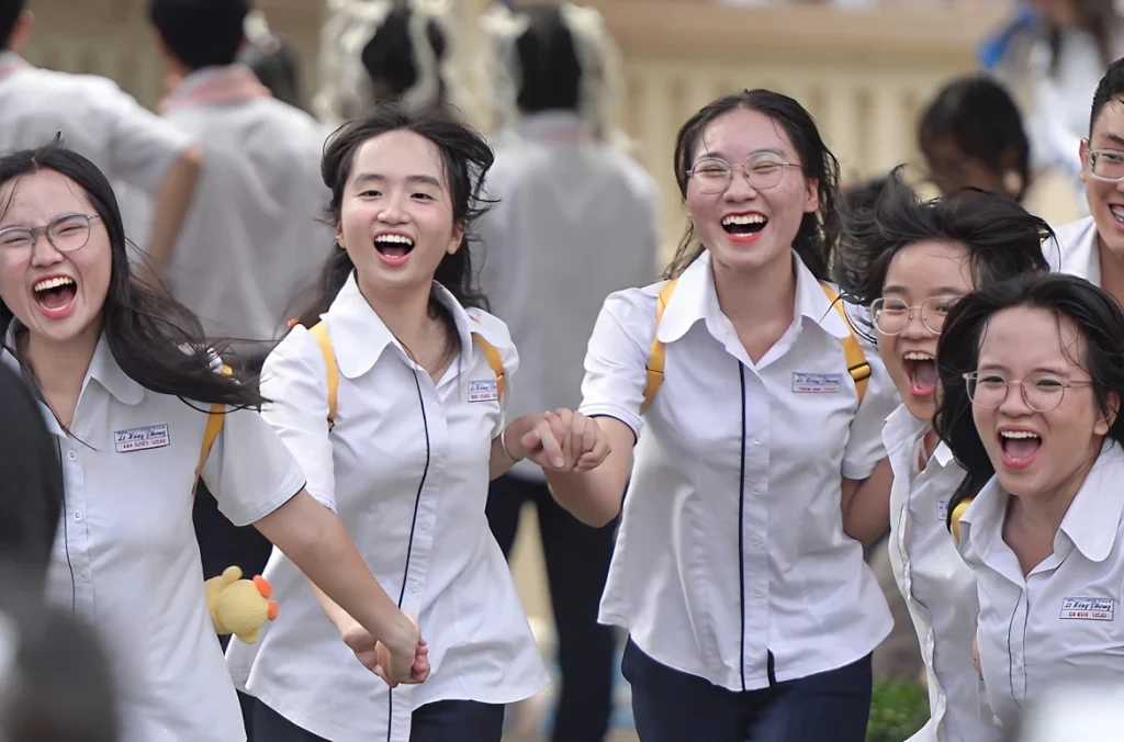 Xỏ Khuyên Đi Học Có Bị Cấm Không
