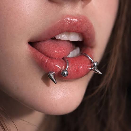  Nổi bật, cá tính. Phù hợp phong cách alternative hoặc edgy.