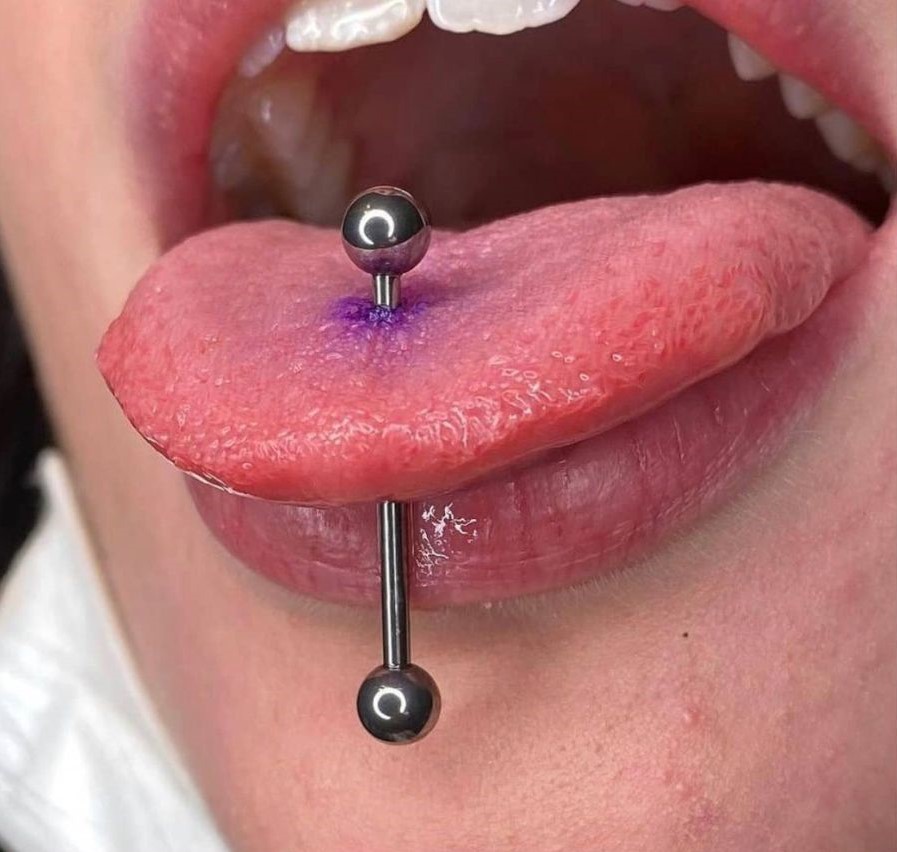 Xỏ Khuyên Lưỡi: Sự Thật Về Đau, Thời Gian Lành Và Rủi Ro Cần Biết